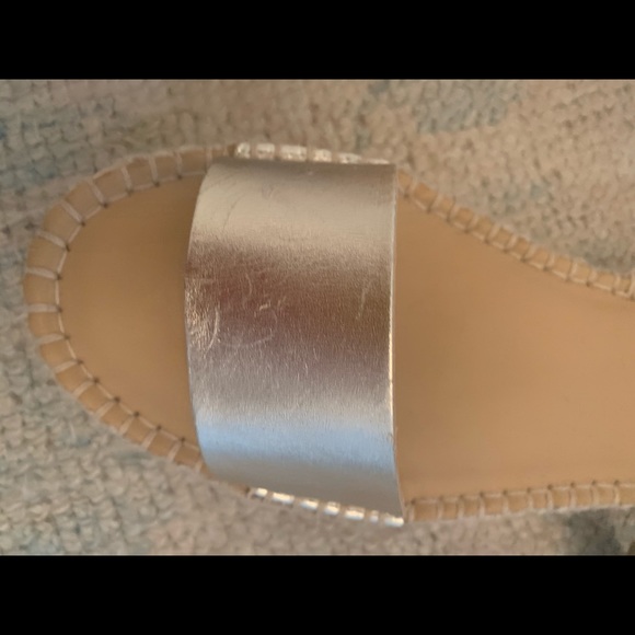 Gold saludos- worn once 1 inch platform - Picture 6 of 8